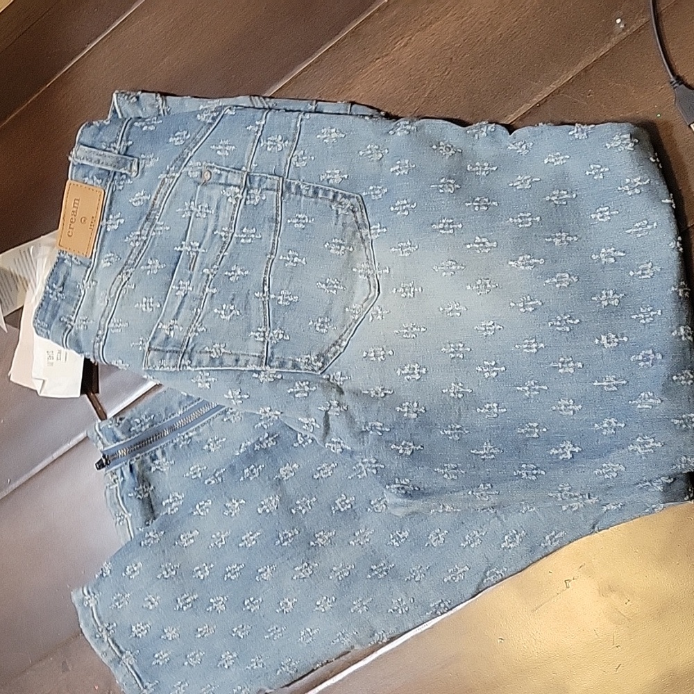 Cream Jeans